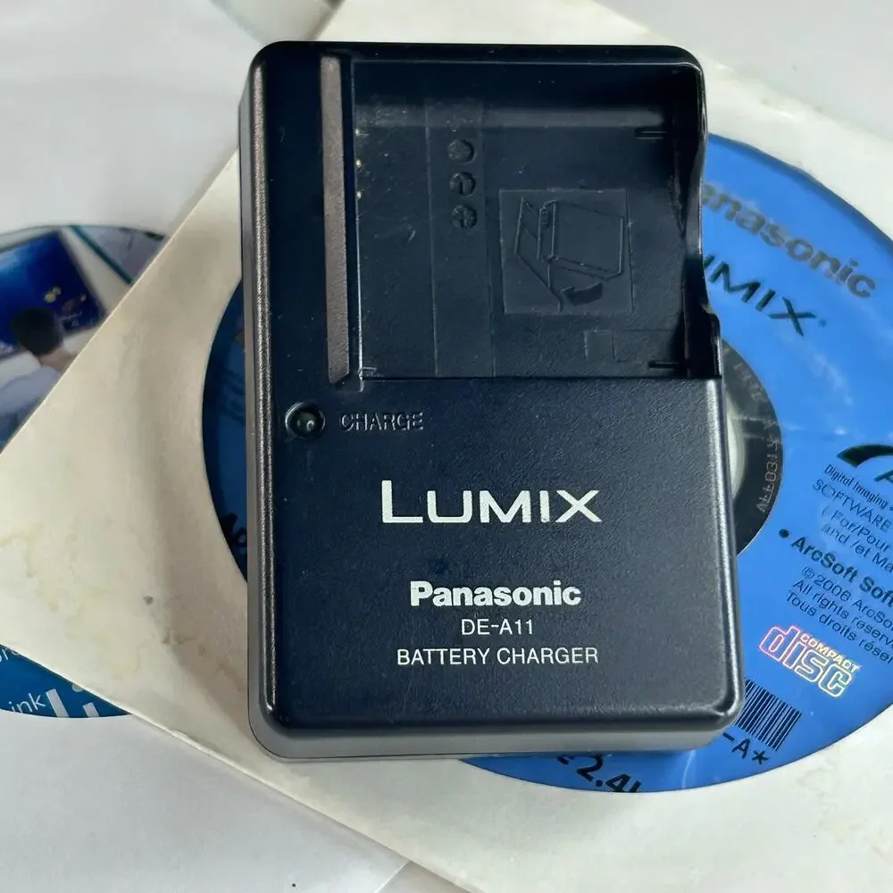 Panasonic Lumix DMC-FX01 6mp Digital Camera with Charger Black Tested